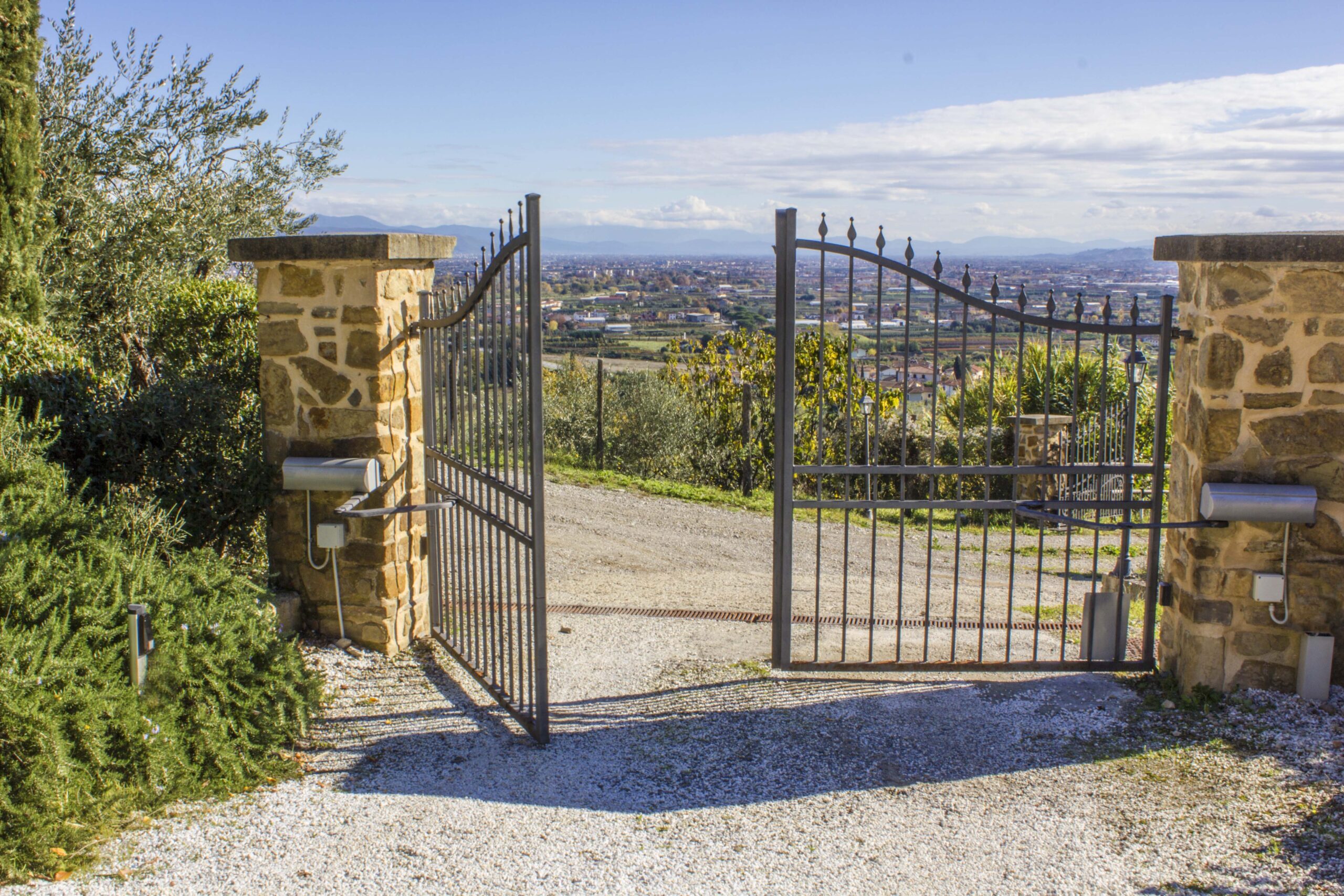 electric gate